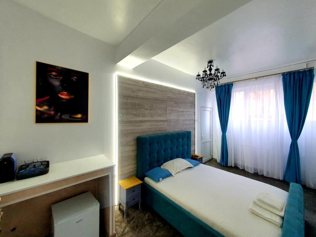 Art Boutique Central Targu Jiu Ngoại thất bức ảnh