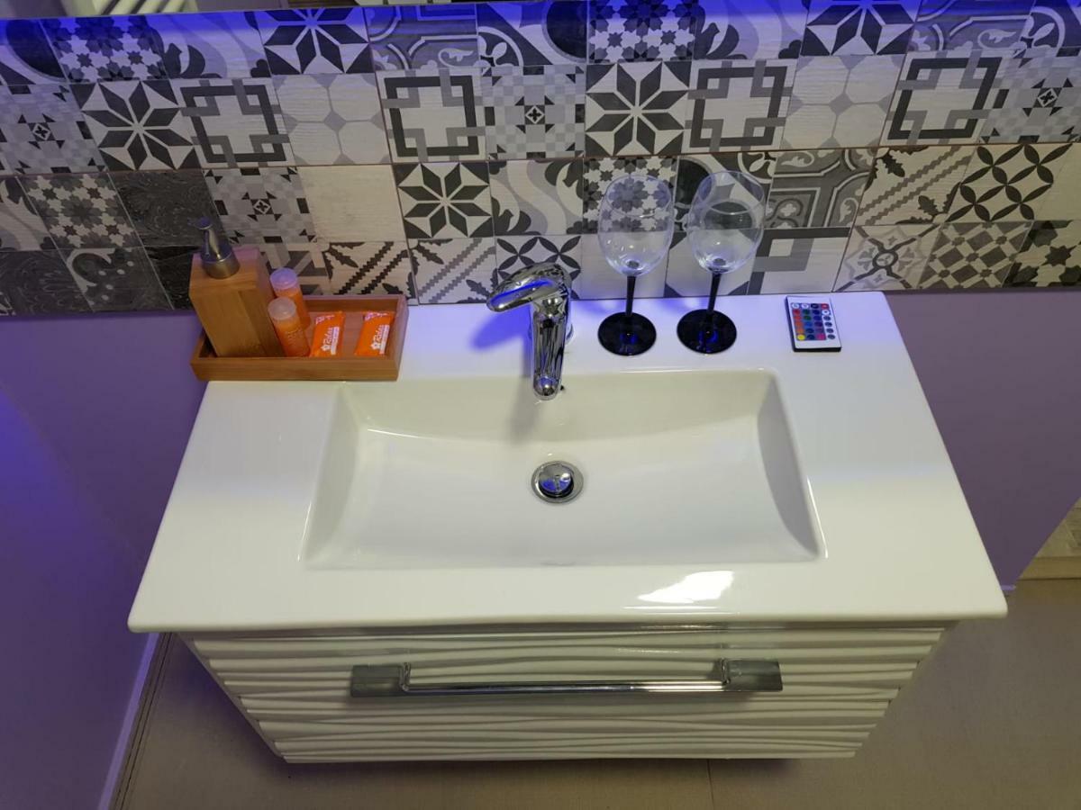 Art Boutique Central Targu Jiu Ngoại thất bức ảnh