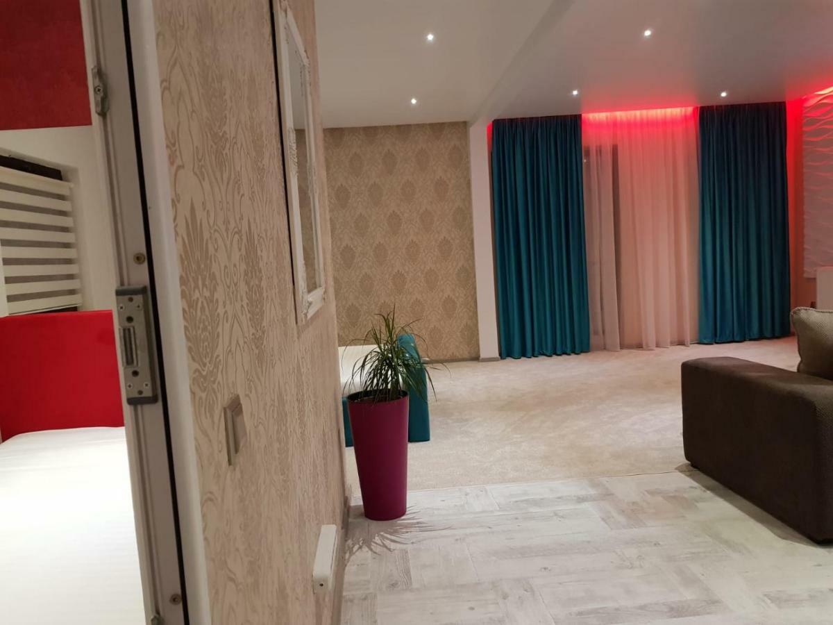 Art Boutique Central Targu Jiu Ngoại thất bức ảnh