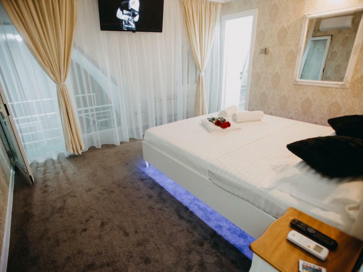 Art Boutique Central Targu Jiu Ngoại thất bức ảnh