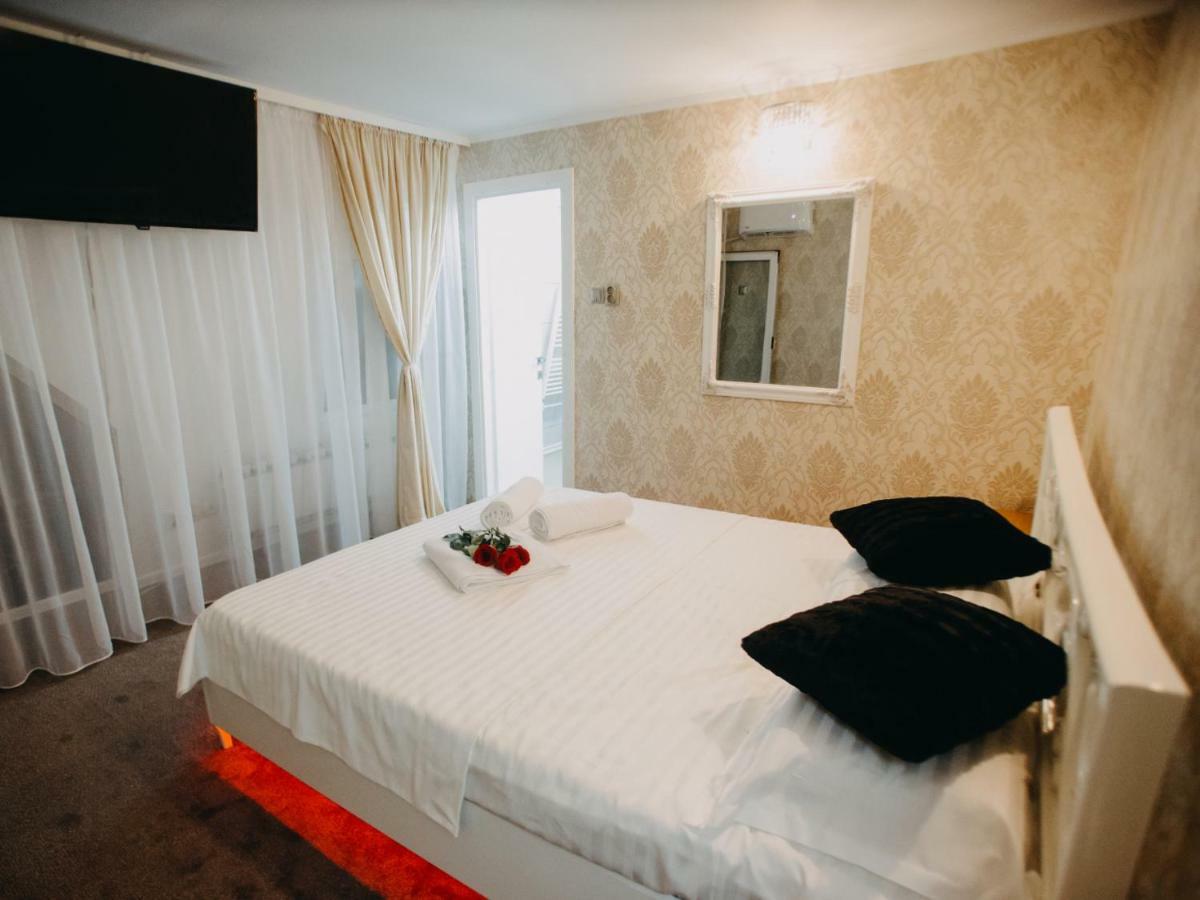 Art Boutique Central Targu Jiu Ngoại thất bức ảnh